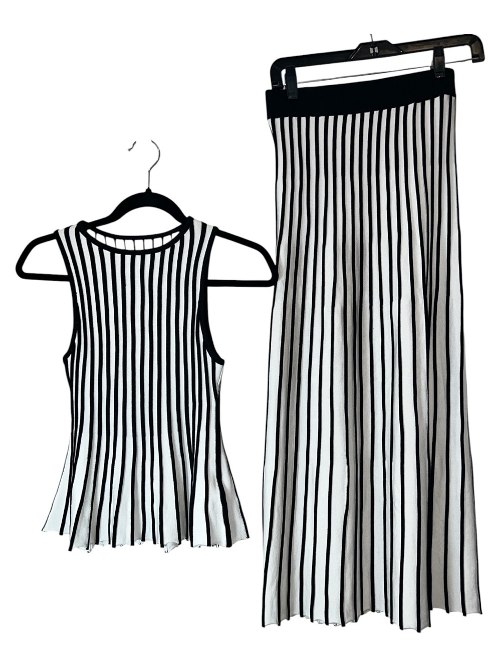 CoMMENSE Striped Knit Co-ord Set
COLOR - Black and White NWT Size Medium - Picture 6 of 11